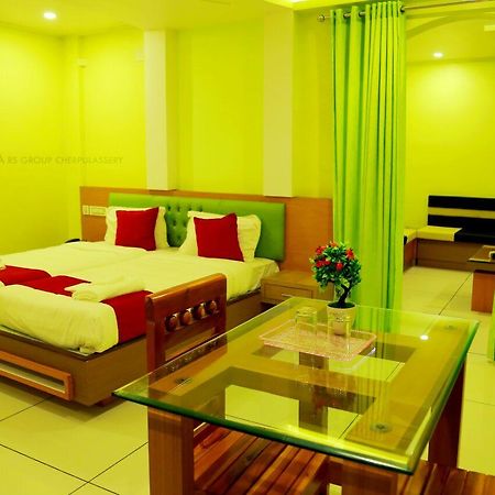 Royal Plaza Residency Hotel Cheruppulasseri Exterior foto